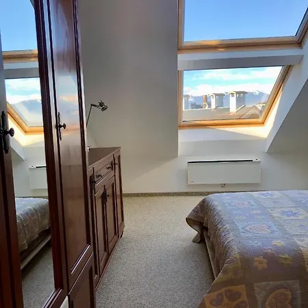 Luxury Penthouse With A Lavish And 2 En-suite Bedrooms *