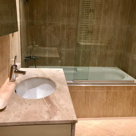 Luxury Penthouse With A Lavish And 2 En-suite Bedrooms Lejlighed *