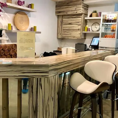 Lejlighed Luxury Penthouse With A Lavish And 2 En-suite Bedrooms