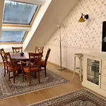 Luxury Penthouse With A Lavish And 2 En-suite Bedrooms *