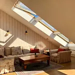 Luxury Penthouse With A Lavish And 2 En-suite Bedrooms شقة *