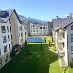 Luxury Penthouse With A Lavish And 2 En-suite Bedrooms *