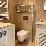 Luxury Penthouse With A Lavish And 2 En-suite Bedrooms *
