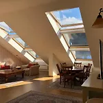 Luxury Penthouse With A Lavish And 2 En-suite Bedrooms شقة *