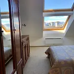 Luxury Penthouse With A Lavish And 2 En-suite Bedrooms *